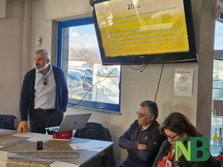 Biella, mercato di piazza Falcone, ambulanti in rivolta compatti: “Non ci spostiamo”