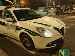 Biella, scontro auto-motorino all'incrocio: giovane in ospedale Biella, scontro auto-motorino all'incrocio: giovane in ospedale