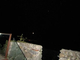 4 gennaio 2026: la luna Gibbosa Calante vista dal ricetto di Candelo FOTO Zinga Power