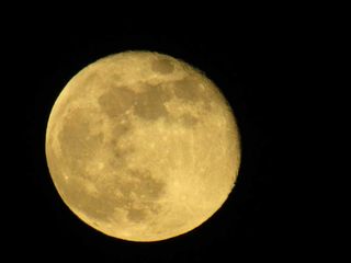 4 gennaio 2026: la luna Gibbosa Calante vista dal ricetto di Candelo FOTO Zinga Power