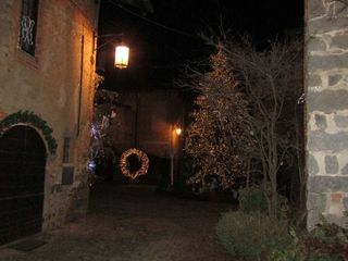 4 gennaio 2026: la luna Gibbosa Calante vista dal ricetto di Candelo FOTO Zinga Power