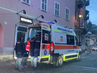 Biella: Polizia e 118 intervengono per uomo molesto in città