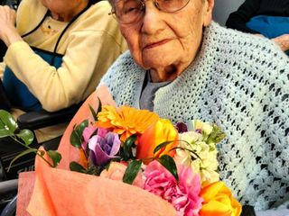 Netro in festa: Elena spegne 104 candeline alla Casa per Anziani Simonetti