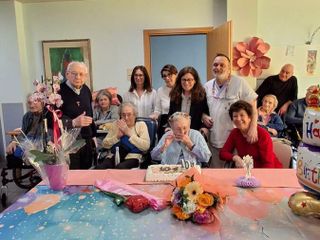 Netro in festa: Elena spegne 104 candeline alla Casa per Anziani Simonetti