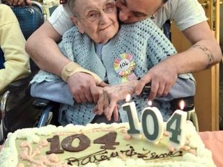 Netro in festa: Elena spegne 104 candeline alla Casa per Anziani Simonetti