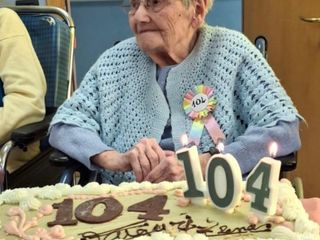 Netro in festa: Elena spegne 104 candeline alla Casa per Anziani Simonetti