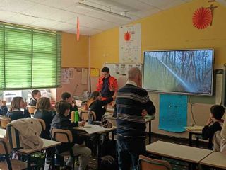 Ronco, i volontari AIB incontrano gli alunni delle quinte elementari