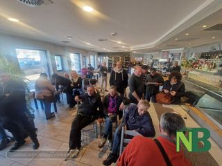 Ambulanti compatti per il "no" allo spostamento da piazza Falcone: "Pronti al ricorso" FOTO