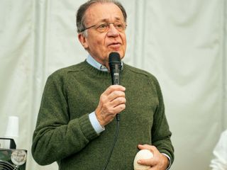 Padel e solidarietà a Sandigliano: 1.500 euro per il Gomitolo Rosa