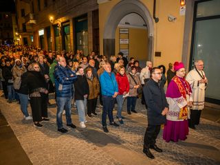 Via Crucis a Biella: L'invito di Mons. Farinella a vivere il cammino di fede ogni giorno FOTO © Diocesi di Biella – Lorenzo Iorfino Via Crucis a Biella: L'invito di Mons. Farinella a vivere il cammino di fede ogni giorno FOTO © Diocesi di Biella – Lorenzo Iorfino