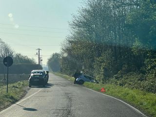 Auto fuori strada a Salussola, intervengono i Carabinieri