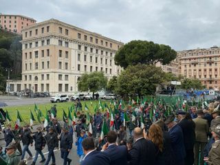 L'assessore di Biella, Edoardo Maiolatesi, assiste alla sfilata