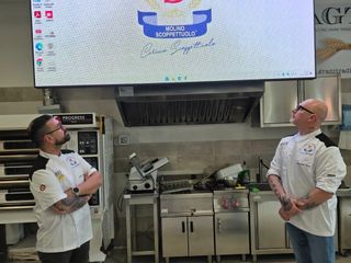 Due maestri pizzaioli piemontesi pronti a entrare nella storia: nel 2027 la sfida per la pizza in pala più lunga del mondo FOTO Due maestri pizzaioli piemontesi pronti a entrare nella storia: nel 2027 la sfida per la pizza in pala più lunga del mondo FOTO