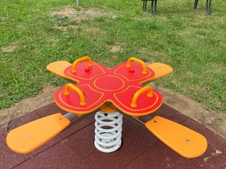 Tollegno investe sui più piccoli: nuovi giochi ai giardini della Filatura e del Ciarei Tollegno investe sui più piccoli: nuovi giochi ai giardini della Filatura e del Ciarei