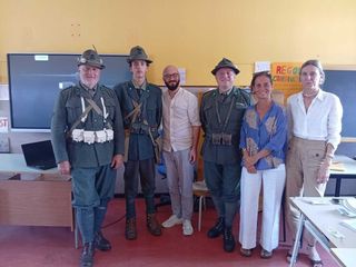 All'esame di terza media in uniforme storica: la passione di Ismael per la Seconda guerra mondiale All'esame di terza media in uniforme storica: la passione di Ismael per la Seconda guerra mondiale