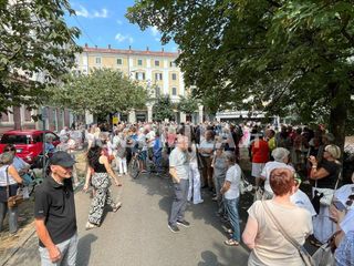 "Giù le mani dai ciliegi": a Biella cittadini in piazza contro il progetto agli Zumaglini FOTO e VIDEO Massimo Giacobbe per newsbiella.it