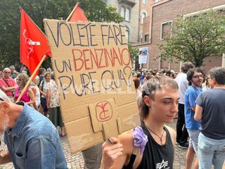 "Giù le mani dai ciliegi": a Biella cittadini in piazza contro il progetto agli Zumaglini FOTO e VIDEO Massimo Giacobbe per newsbiella.it