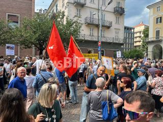 "Giù le mani dai ciliegi": a Biella cittadini in piazza contro il progetto agli Zumaglini FOTO e VIDEO Massimo Giacobbe per newsbiella.it