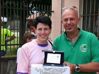 Lara Giardino per le donne premiata dal gruppo Alpini di Ponderano