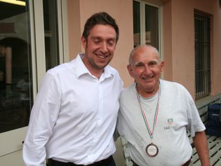 Norberto Rovere il più anziano partecipante premiato dal vice sindaco Marco Romano