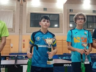 Angelo Lamagna (primo da destra), protagonista al Torneo di Sesta categoria a Biella - Foto TT BIELLA