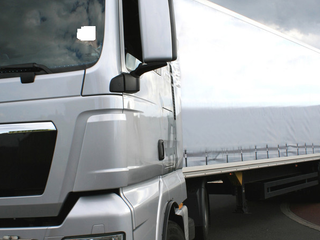 Camion fermo in carreggiata, chiusa la ss 142 "Biellese"  all'altezza di Romagnano