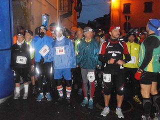 Luci frontali accese... si parte! (Foto Alessandro Zingarelli) Luci frontali accese... si parte! (Foto Alessandro Zingarelli)