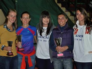 Le prime tre donne classificate con Clara Tosetti (pres. Rotaract) e Prisca Rolando (segretaria Rotaract) Le prime tre donne classificate con Clara Tosetti (pres. Rotaract) e Prisca Rolando (segretaria Rotaract)