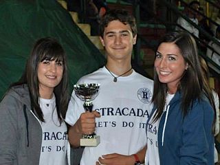 Il primo giovane Riccardo Bertuzzi con Clara Tosetti (pres. Rotaract) e Alice Tosetti (prefetto del Rotaract) Il primo giovane Riccardo Bertuzzi con Clara Tosetti (pres. Rotaract) e Alice Tosetti (prefetto del Rotaract)