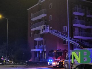 Incendio a Biella, Chiavazza: morto uomo, condòmini in fuga e diversi intossicati foto e video Mauro Benedetti per newsbiella.it Incendio a Biella, Chiavazza: morto uomo, condòmini in fuga e diversi intossicati foto e video Mauro Benedetti per newsbiella.it