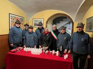 Grande partecipazione a Coggiola per la fiaccolata contro la violenza sulle donne (Foto di Ermanno Orsi)