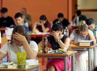 Maturità, da formazione-scuola lavoro a orale obbligatorio: le nuove misure varate dal governo Maturità, da formazione-scuola lavoro a orale obbligatorio: le nuove misure varate dal governo
