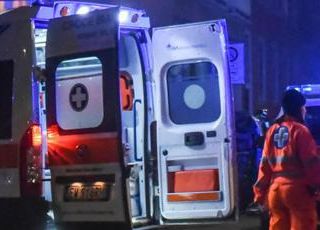 Genova, muore tentando di prendere il bus: indagine per omicidio stradale Genova, muore tentando di prendere il bus: indagine per omicidio stradale