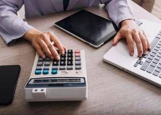 Dalla scuola alle bollette, stangata d'autunno da quasi 3.000 euro per le famiglie Dalla scuola alle bollette, stangata d'autunno da quasi 3.000 euro per le famiglie