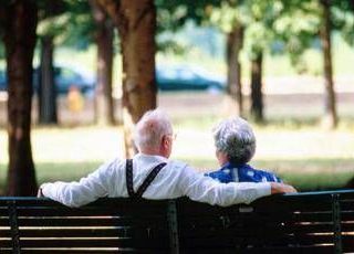 Essere nonni fa bene al cervello, curare i nipoti è uno scudo contro il declino cognitivo