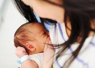 Allattamento al seno un investimento per il futuro, i consigli dei pediatri