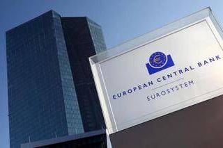 Bce lascia i tassi fermi, prevista crescita in rialzo per l'Eurozona