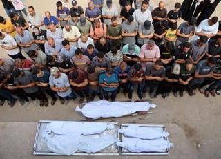 Gaza, nuovi raid: "19 morti". Media: "Ostaggi potrebbero essere trasferiti nascosti tra sfollati" Gaza, nuovi raid: "19 morti". Media: "Ostaggi potrebbero essere trasferiti nascosti tra sfollati"