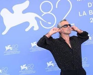 Piero Pelù: "Non sono una rockstar". A Venezia il documentario 'Rumore dentro' Piero Pelù: "Non sono una rockstar". A Venezia il documentario 'Rumore dentro'