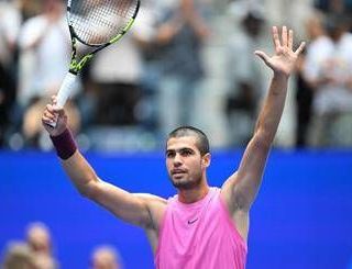 Alcaraz batte Djokovic e vola in finale US Open. Ora tocca a Sinner Alcaraz batte Djokovic e vola in finale US Open. Ora tocca a Sinner