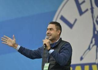 Vannacci 'riscrive' le leggi razziali: bufera social, endorsement di Caio Mussolini