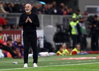 Milan-Fiorentina 2-1, Pradé non ci sta: "Rigore scandaloso". Pioli: "Così invitiamo i giocatori a simulare" Milan-Fiorentina 2-1, Pradé non ci sta: "Rigore scandaloso". Pioli: "Così invitiamo i giocatori a simulare"
