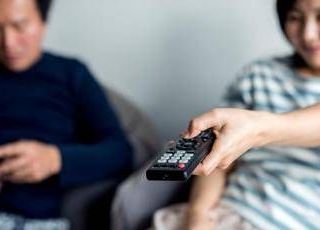 Ascolti tv, 'Makari' torna su Rai1 e vince la serata con il 19,6% Ascolti tv, 'Makari' torna su Rai1 e vince la serata con il 19,6%