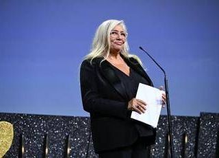 Mara Venier compie 75 anni, il mondo dello spettacolo fa gli auguri alla 'zia d'Italia' Mara Venier compie 75 anni, il mondo dello spettacolo fa gli auguri alla 'zia d'Italia'