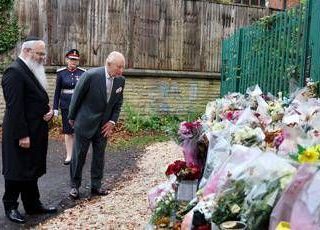 Attacco sinagoga Manchester, re Carlo visita luogo attentato Attacco sinagoga Manchester, re Carlo visita luogo attentato