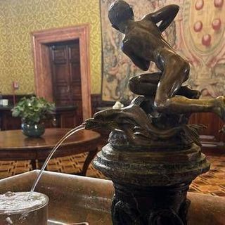 In Senato torna l'acquaiolo, fine del giallo sulla fontanella portafortuna di Togliatti e Andreotti In Senato torna l'acquaiolo, fine del giallo sulla fontanella portafortuna di Togliatti e Andreotti