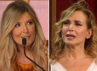 Ballando, la mano di Barbara D'Urso trema e Selvaggia Lucarelli attacca: "È una sceneggiata"