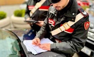 Roma, 14enne alla guida di auto a noleggio rubata: non si ferma all'alt e provoca incidente