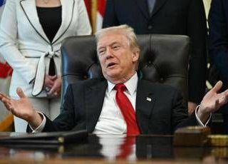 Trump: "Grazie ai dazi ogni americano riceverà bonus di 2mila dollari"