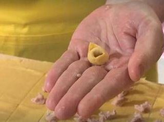Le 'regole' per il pranzo di Natale, esiste il numero perfetto di tortellini